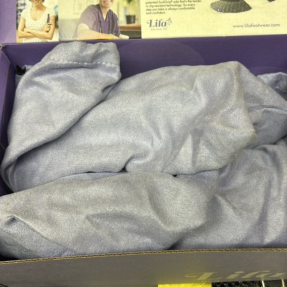 Lila medical sure grip shoes barely worn 7.5 medium - Picture 14 of 14